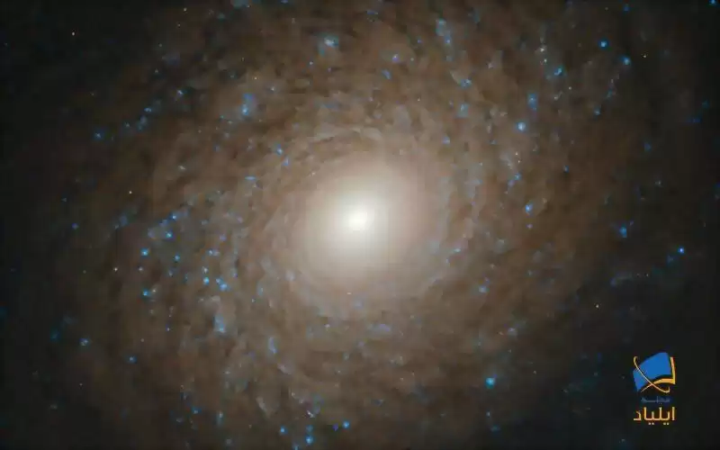 کهکشان مارپیچی عجیب با چند بازو!