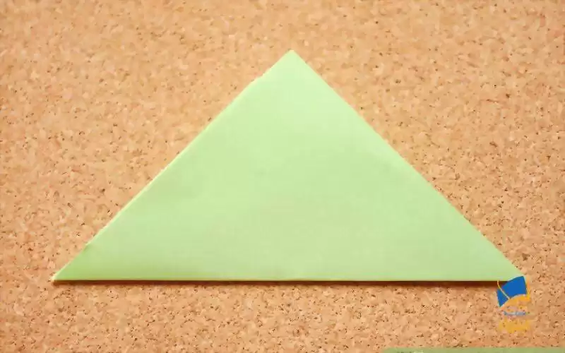 کاغذ را به صورت مثلث در آورید