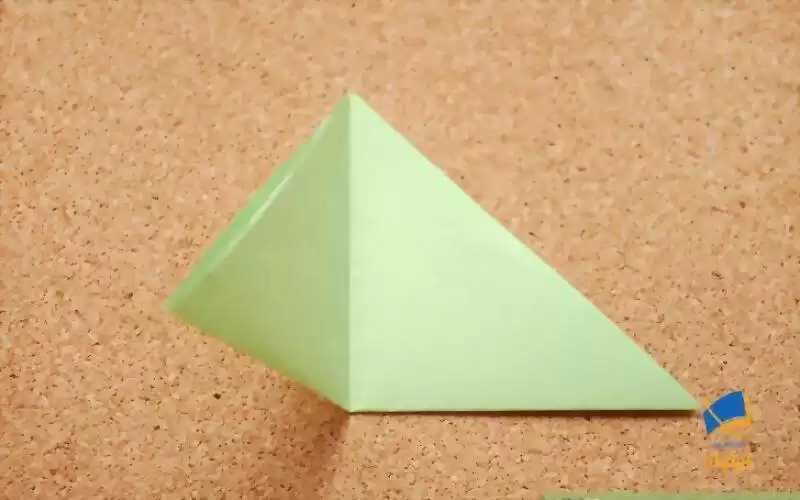 دو گوشه مثلث را به هم برسانید