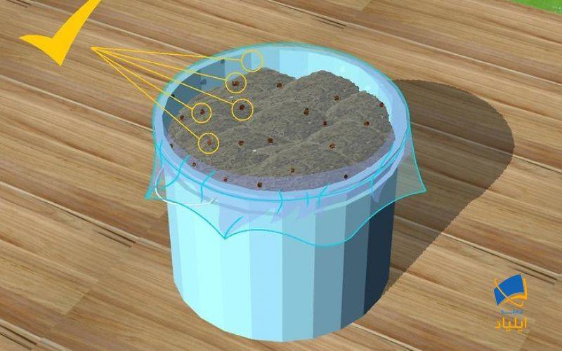سطل را با یک روکش پلاستیکی بپوشانید