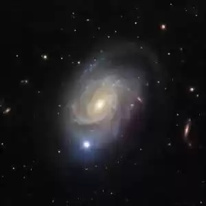 ثبت تصویری از کهکشان مارپیچی بسیار زیبا، با گذشته‌ای پر انفجار