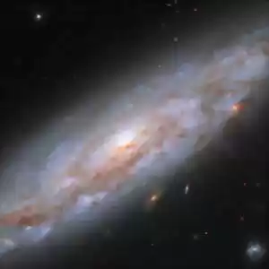 تصویری خیره‌کننده از کهکشان مارپیچی میله‌ای NGC3972