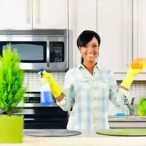 استفاده از مواد شوینده و پاک‌کننده در خانه‌تکانی، برای زنان چه خطراتی دارد؟