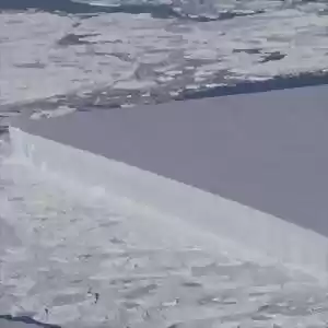 به راستی چه کسی این قطعه یخ عظیم را با این دقت، برش داده؟