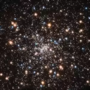 فاصله‌ی ۷،۸۰۰ سال نوری زمین تا خوشه‌ای ستاره‌ای چگونه محاسبه شد؟