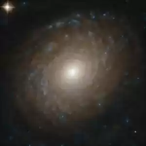 کهکشان مارپیچی با چند بازوی عجیب!
