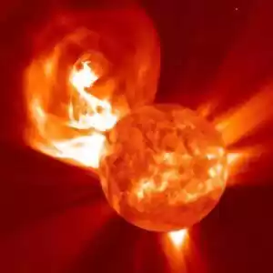منشاء ذرات پُرانرژی خورشید کجاست؟