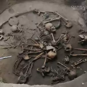 کشف گوری عجیب از اسکلت‌های باستانی در مکزیکوسیتی