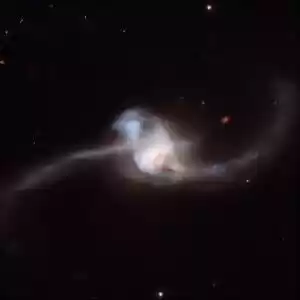 رصد گره‌ی پیچ‌خورده‌ی کیهانی توسط تلسکوپ هابل