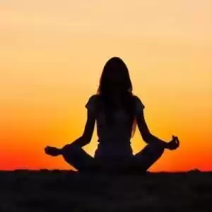 تمرین یوگا چه تاثیری بر روی مغز انسان می‌گذارد؟
