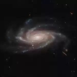 تصویری زیبا از کهکشانی مارپیچی