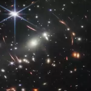 اندازه‌ و میزان درخشندگی کهکشان‌ها چه ارتباطی با هم دارند؟
